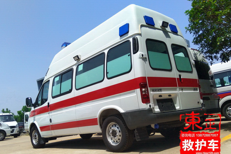 特順長軸福星頂救護(hù)車側(cè)后照片