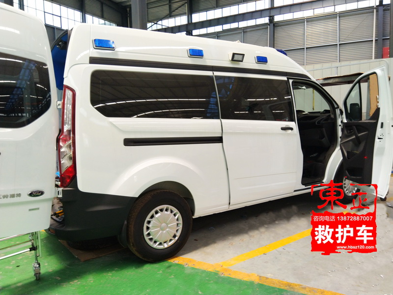 救護車生產(chǎn)現(xiàn)場照片1