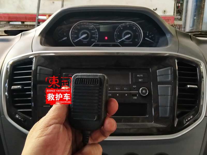 上汽大通V80救護(hù)車駕駛室、喊話器照片